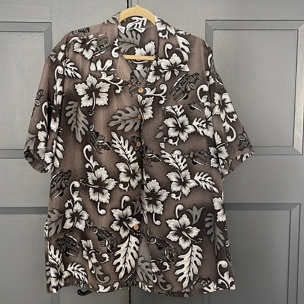 Hawaiian print shirt. Excellent condition